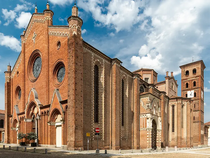 La Cattedrale di Santa Maria Assunta è una delle più grandi cattedrali del Piemonte.