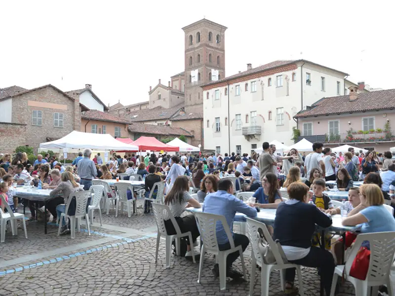 Gustandum est l'événement gastronomique qui a lieu chaque année à Asti dans le quartier de la cathédrale.