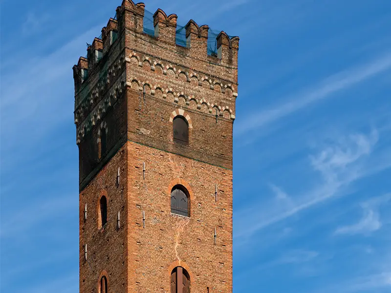 Tour Comentina est la deuxième plus haute tour civile d'Asti